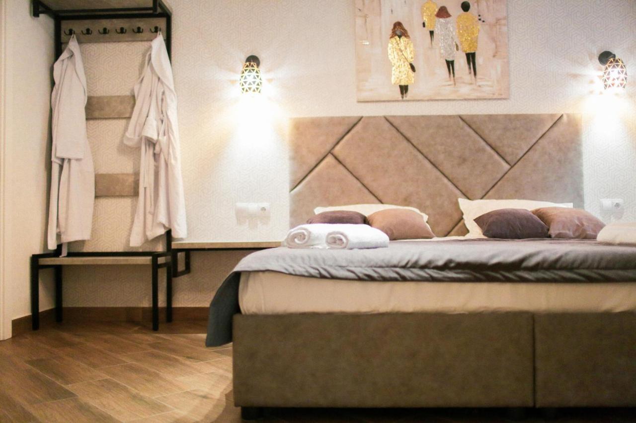Gallery Elit Hotel Dunaivtsi Eksteriør billede
