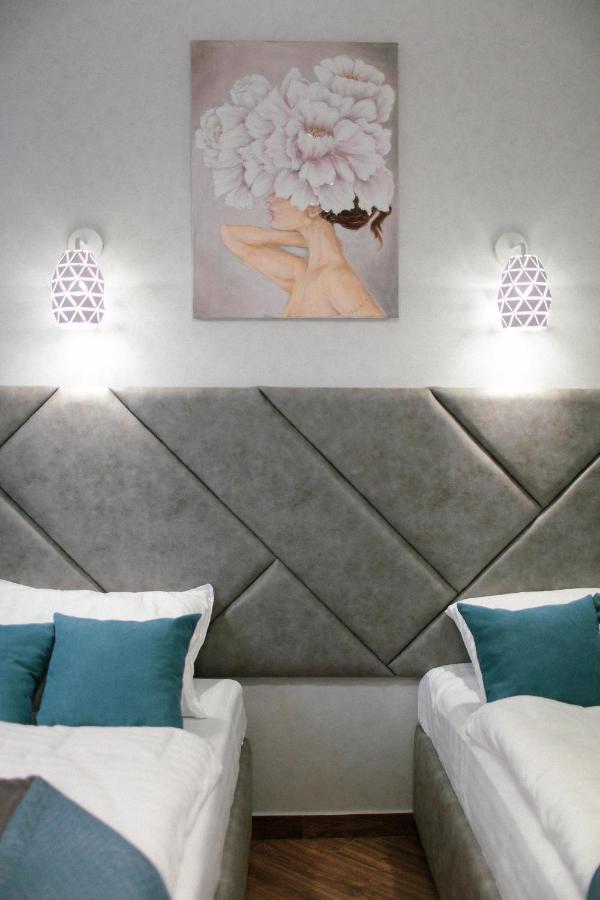 Gallery Elit Hotel Dunaivtsi Eksteriør billede