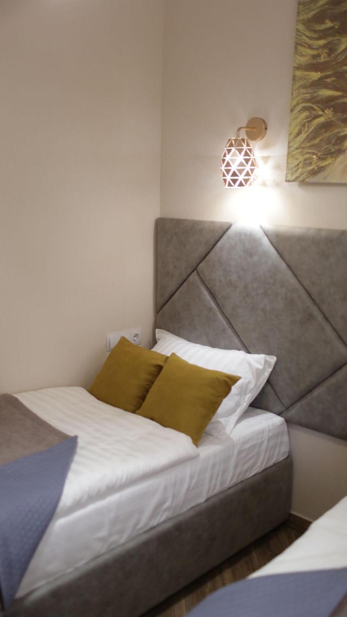 Gallery Elit Hotel Dunaivtsi Eksteriør billede